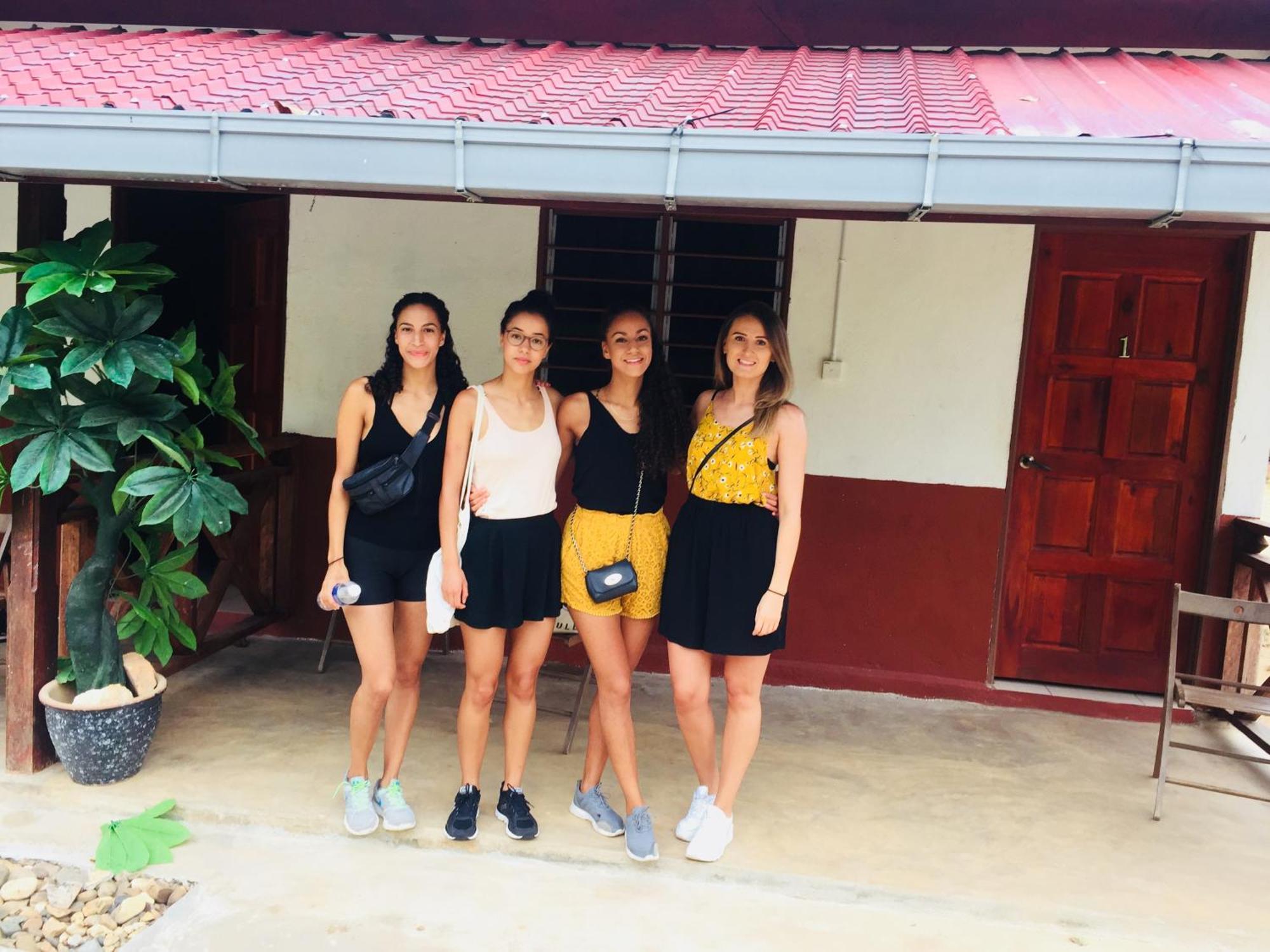 Dtahan Motel Taman Negara Kuala Tahan Kültér fotó